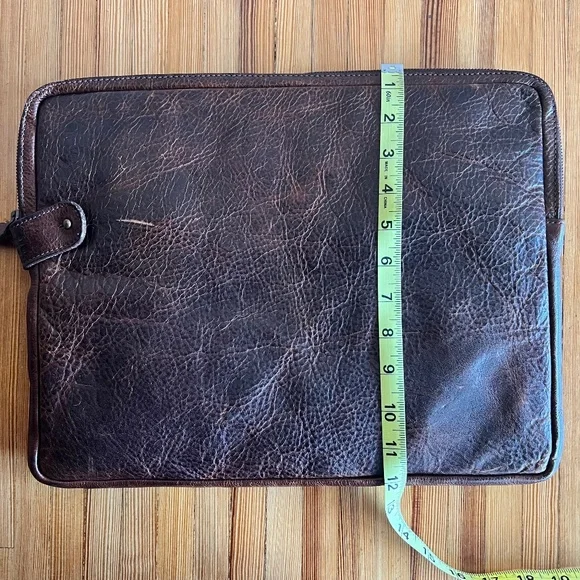 Moore and Giles Laptop Sleeve with Rechargable Battery, Titan Milled Brown